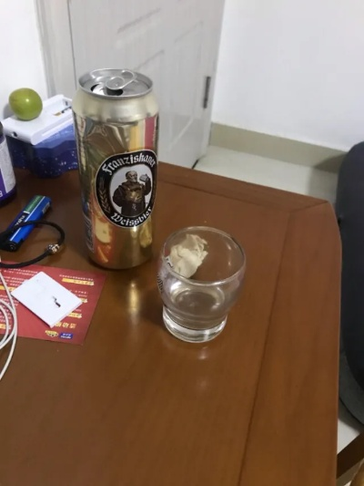 在家喝啤酒看欧洲杯图片 一个人在家喝啤酒说说心情-第2张图片-www.211178.com_果博福布斯